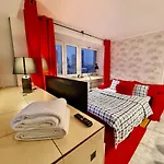 Metro Wifi 300mbs 65'tv Netflix Hbo Appletv+ Appartement Varsovie
