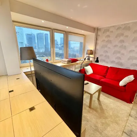 Metro Wifi 300mbs 65'tv Netflix Hbo Appletv+ Apartment Warschau